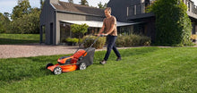 Ladda upp bild till gallerivisning, Husqvarna Gräsklippare LC 142i